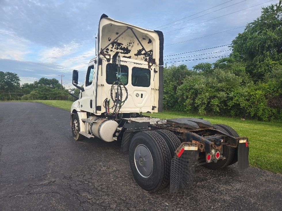 Day Cab Tractor-Heavy Duty Tractors-Freightliner-2019-T12642ST-White Deer-PA-627,574\n\t\tmiles-$ 23,750 - Image 5