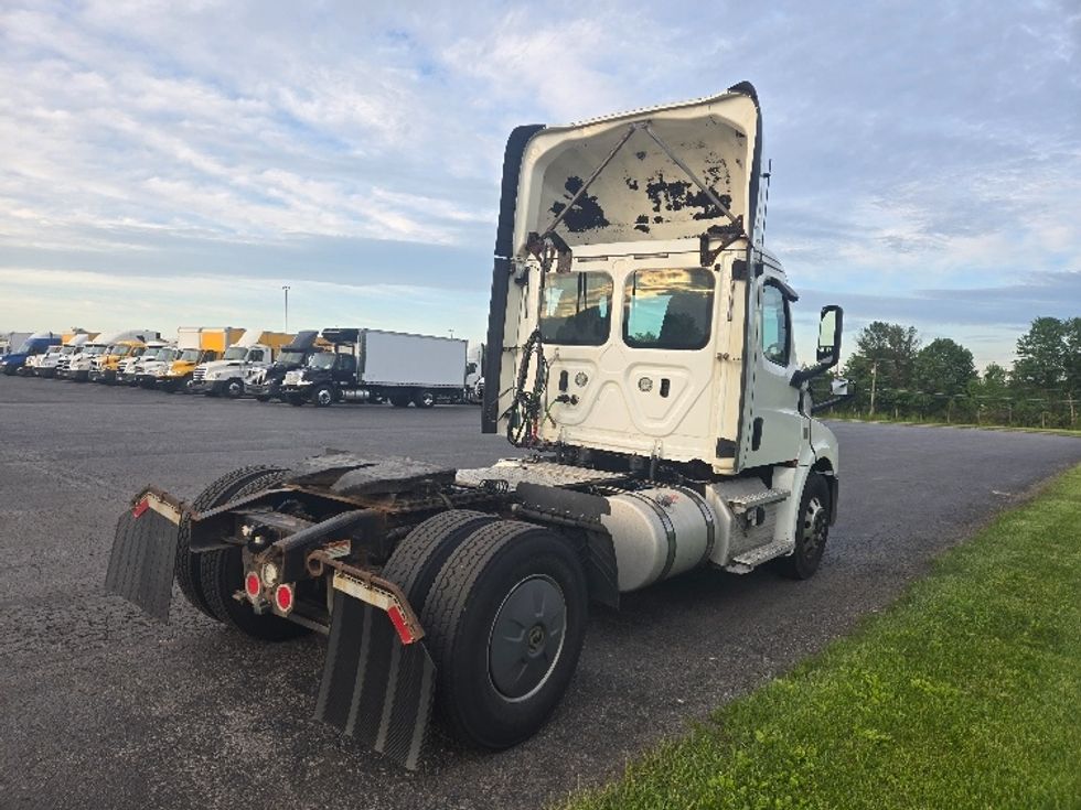 Day Cab Tractor-Heavy Duty Tractors-Freightliner-2019-T12642ST-White Deer-PA-627,574\n\t\tmiles-$ 23,750 - Image 7