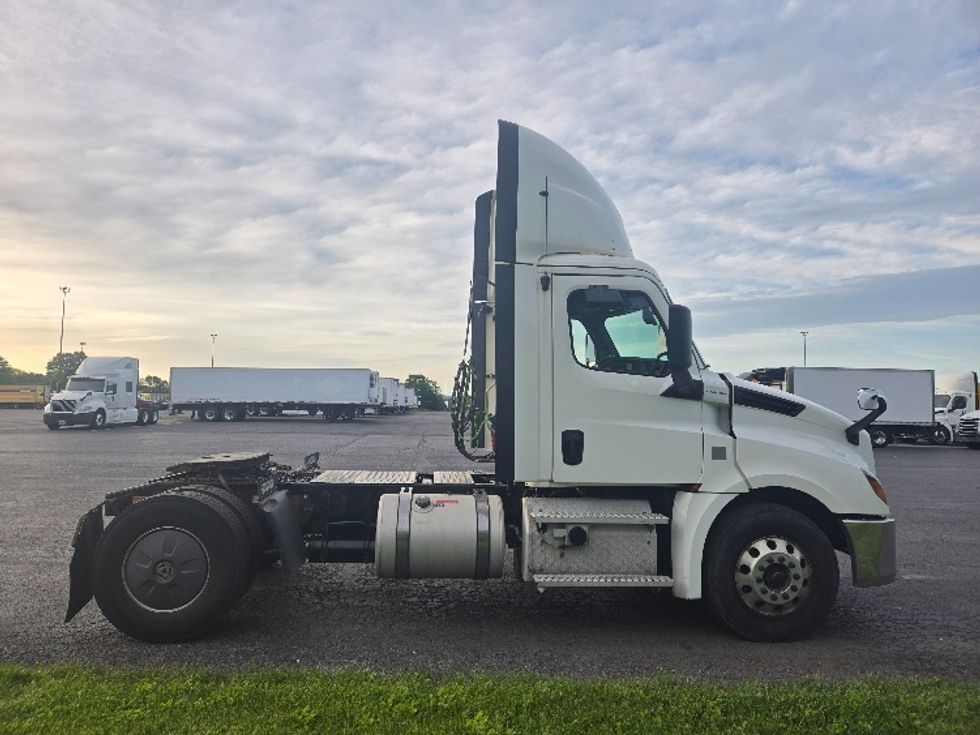 Day Cab Tractor-Heavy Duty Tractors-Freightliner-2019-T12642ST-White Deer-PA-627,574\n\t\tmiles-$ 23,750 - Image 8
