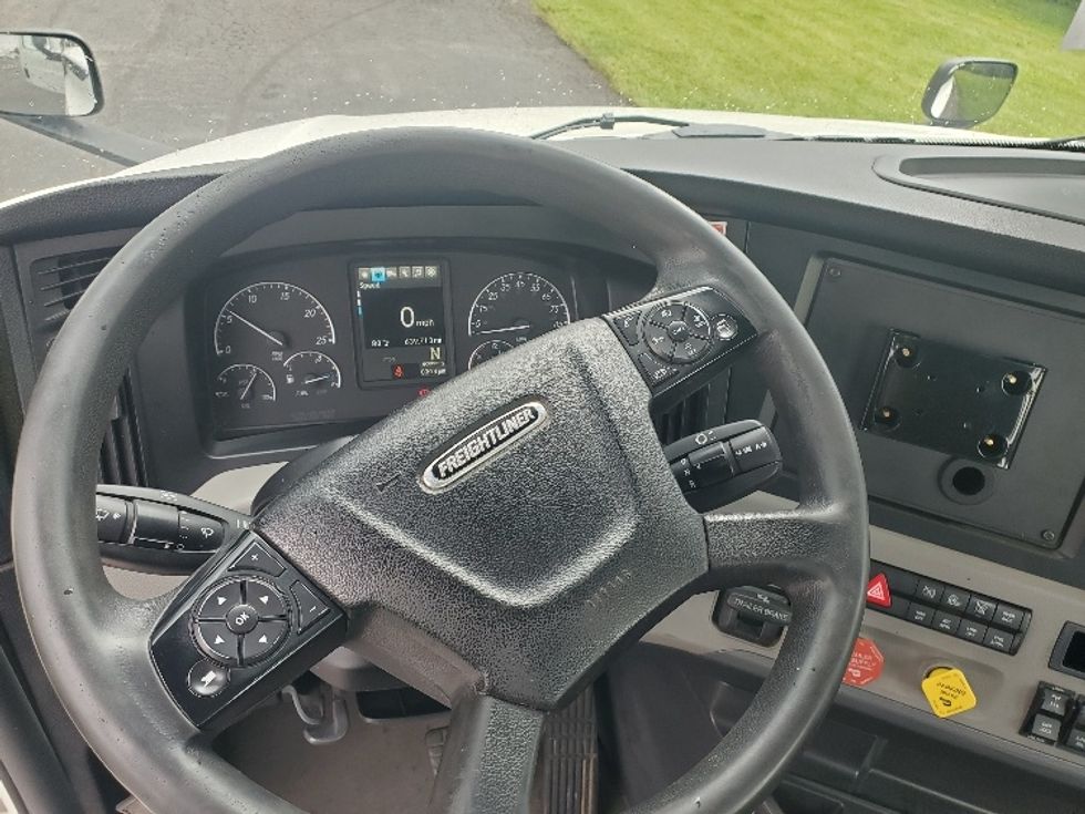 Day Cab Tractor-Heavy Duty Tractors-Freightliner-2019-T12642ST-White Deer-PA-639,712\n\t\tmiles-$ 23,000 - Image 11