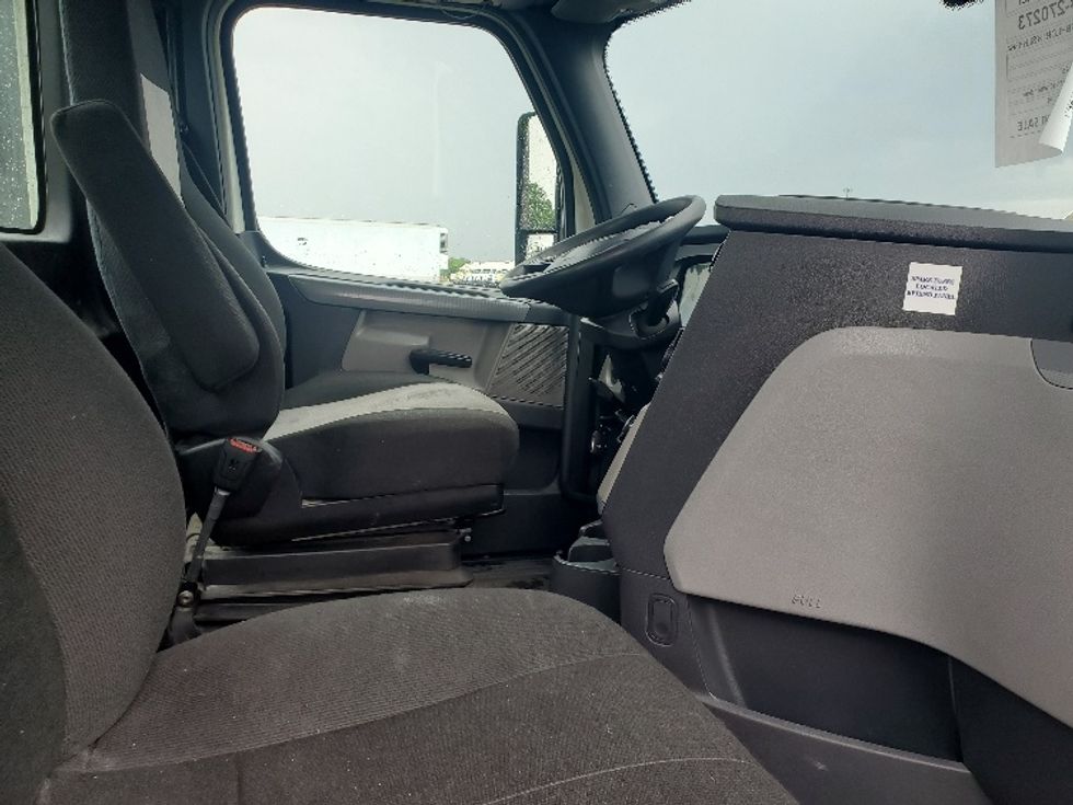 Day Cab Tractor-Heavy Duty Tractors-Freightliner-2019-T12642ST-White Deer-PA-639,712\n\t\tmiles-$ 23,000 - Image 14