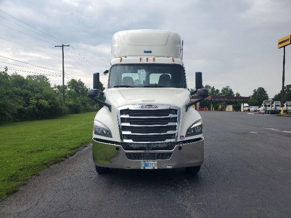 Day Cab Tractor-Heavy Duty Tractors-Freightliner-2019-T12642ST-White Deer-PA-639,712\n\t\tmiles-$ 23,000 - Image 2