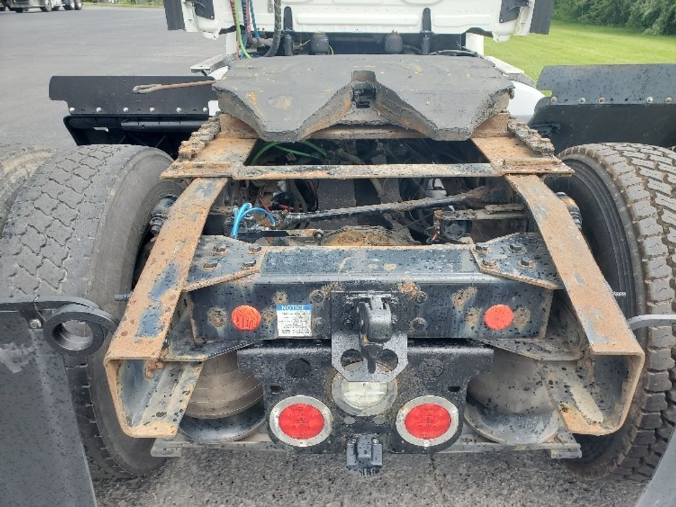 Day Cab Tractor-Heavy Duty Tractors-Freightliner-2019-T12642ST-White Deer-PA-639,712\n\t\tmiles-$ 23,000 - Image 6