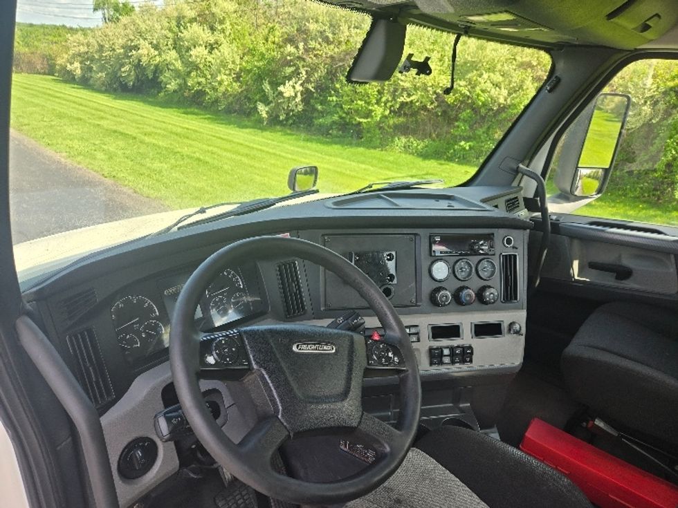 Day Cab Tractor-Heavy Duty Tractors-Freightliner-2019-T12642ST-White Deer-PA-730,223\n\t\tmiles-$ 22,500 - Image 10
