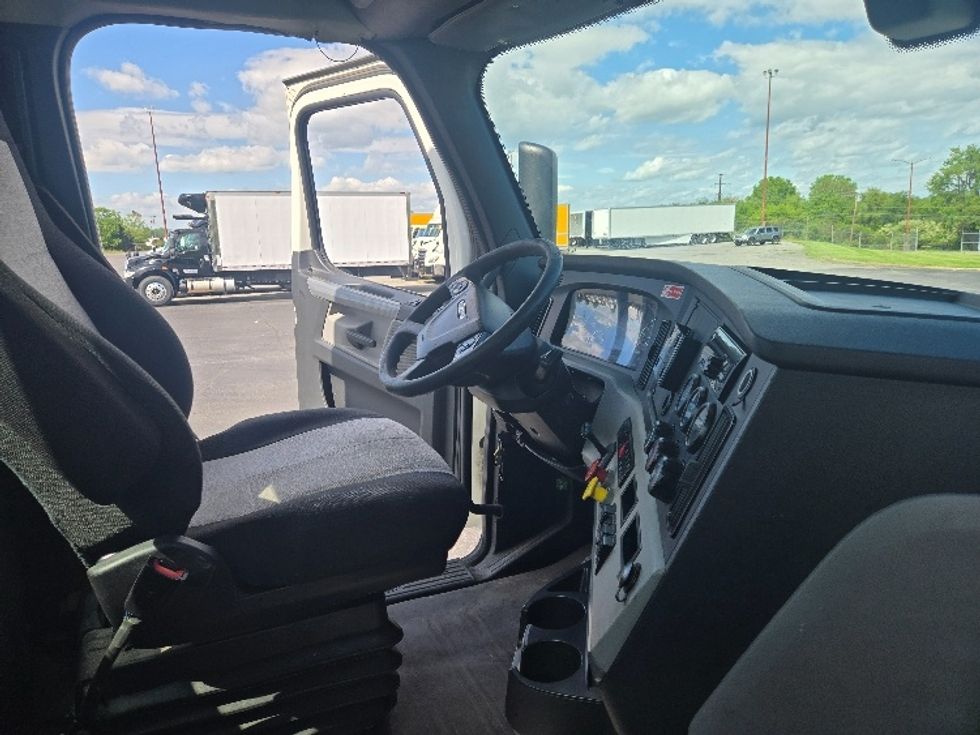 Day Cab Tractor-Heavy Duty Tractors-Freightliner-2019-T12642ST-White Deer-PA-730,223\n\t\tmiles-$ 22,500 - Image 14