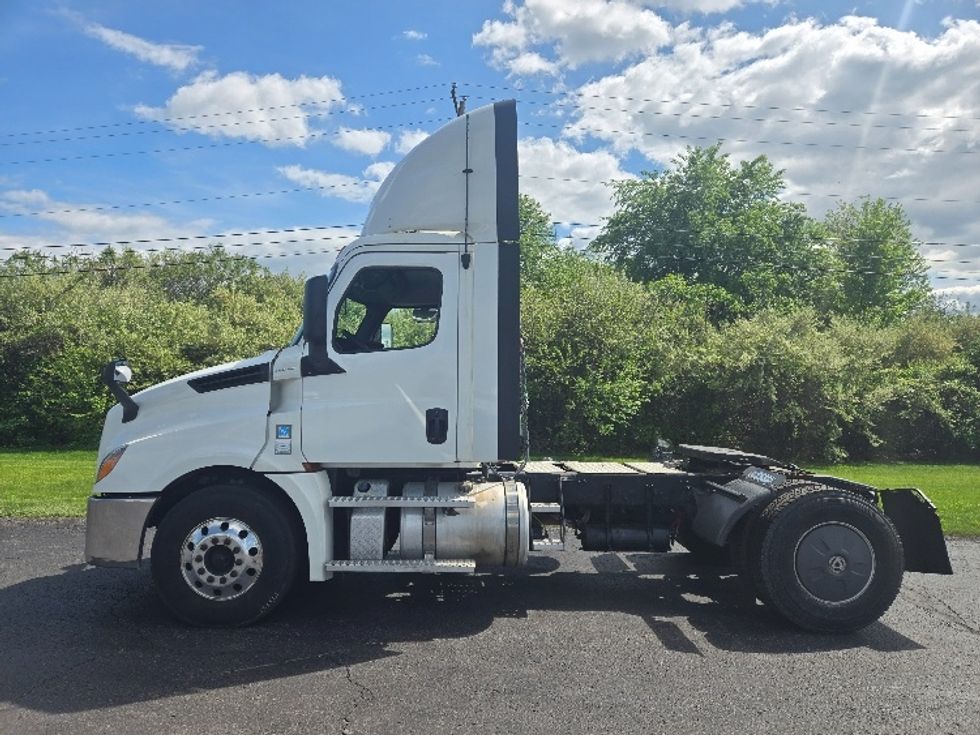 Day Cab Tractor-Heavy Duty Tractors-Freightliner-2019-T12642ST-White Deer-PA-730,223\n\t\tmiles-$ 22,500 - Image 4