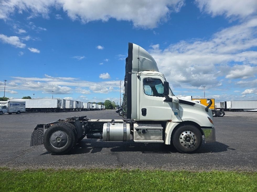 Day Cab Tractor-Heavy Duty Tractors-Freightliner-2019-T12642ST-White Deer-PA-730,223\n\t\tmiles-$ 22,500 - Image 8