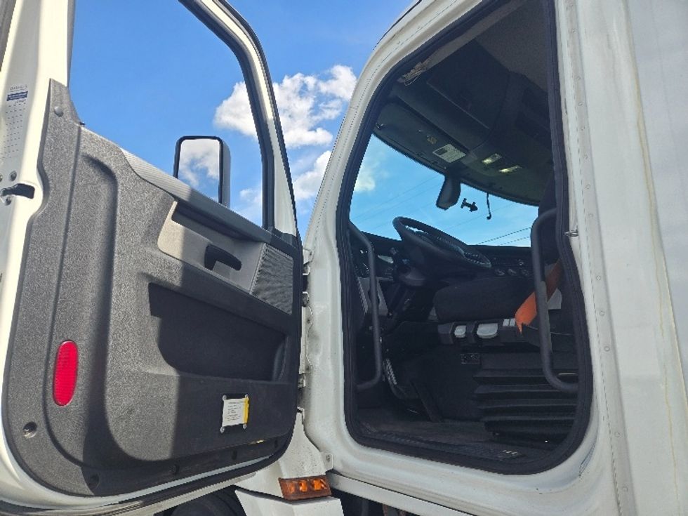 Day Cab Tractor-Heavy Duty Tractors-Freightliner-2019-T12642ST-White Deer-PA-730,223\n\t\tmiles-$ 22,500 - Image 9