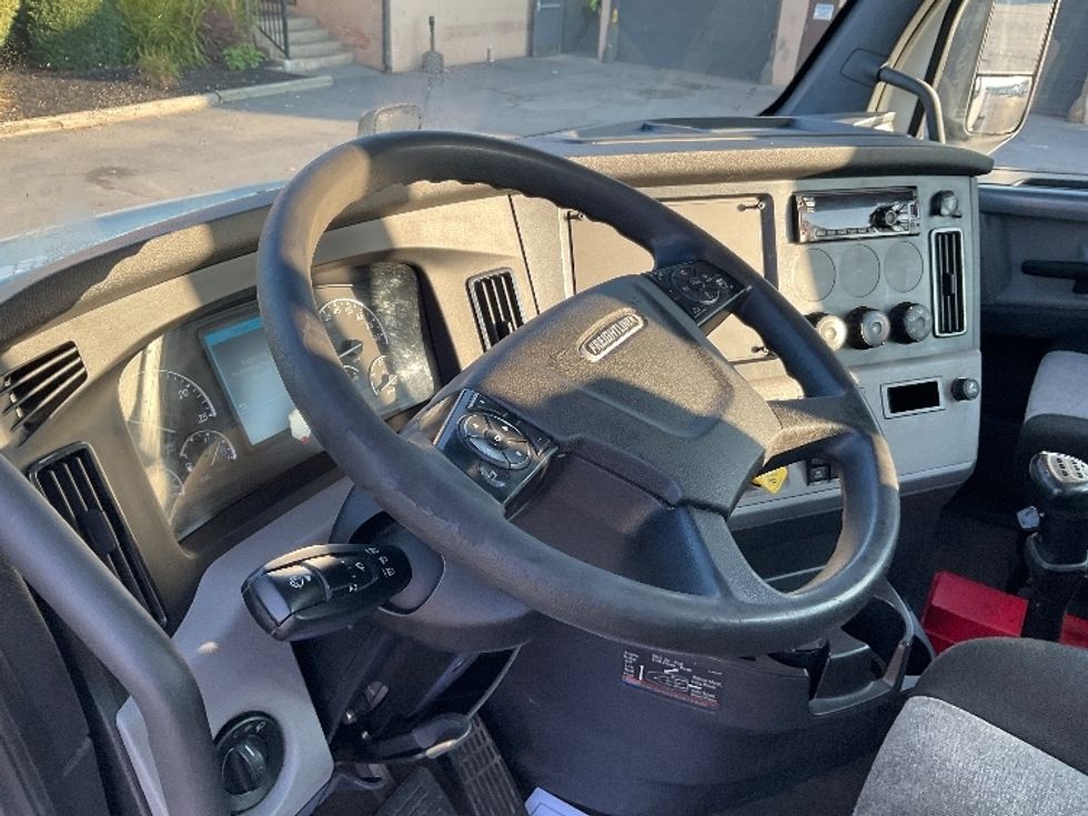 Day Cab Tractor-Heavy Duty Tractors-Freightliner-2019-T12642ST-Wilkes Barre-PA-541,971\n\t\tmiles-$ 23,250 - Image 10