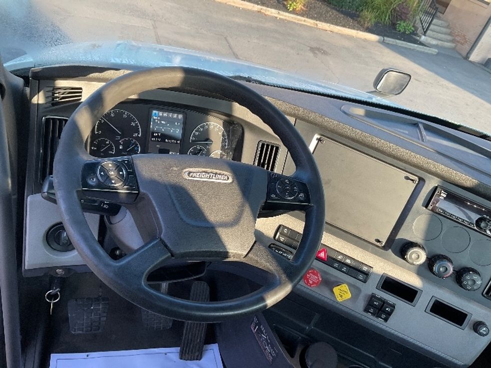 Day Cab Tractor-Heavy Duty Tractors-Freightliner-2019-T12642ST-Wilkes Barre-PA-541,971\n\t\tmiles-$ 23,250 - Image 11
