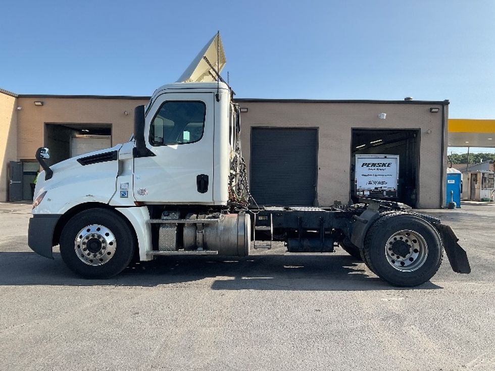 Day Cab Tractor-Heavy Duty Tractors-Freightliner-2019-T12642ST-Wilkes Barre-PA-541,971\n\t\tmiles-$ 23,250 - Image 4