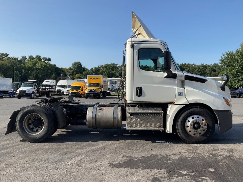 Day Cab Tractor-Heavy Duty Tractors-Freightliner-2019-T12642ST-Wilkes Barre-PA-541,971\n\t\tmiles-$ 23,250 - Image 8