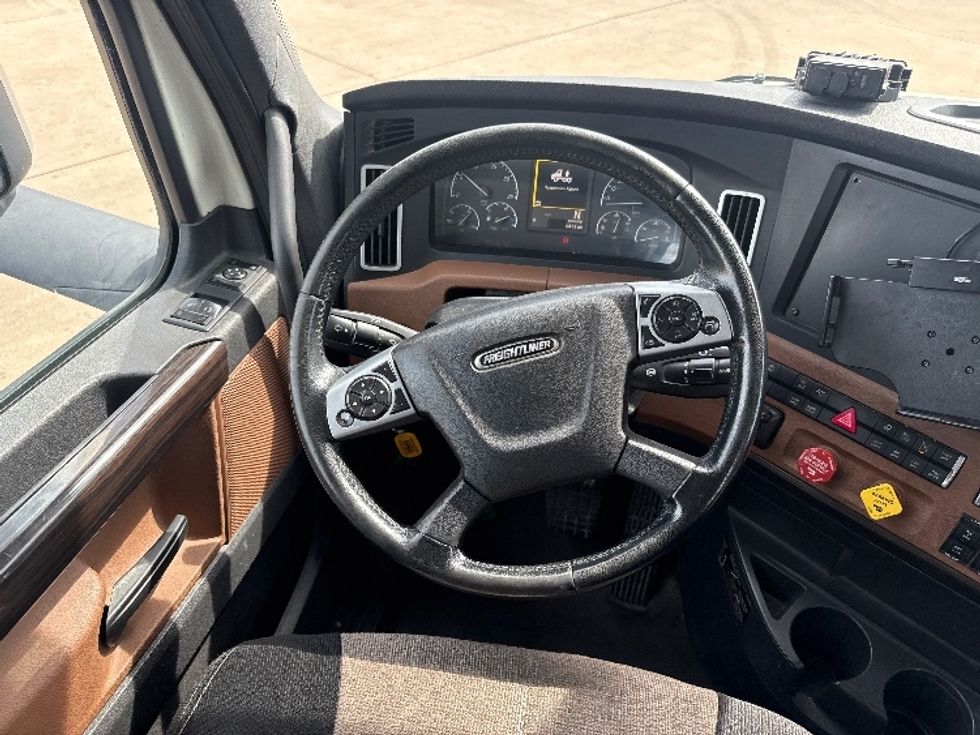 Day Cab Tractor-Heavy Duty Tractors-Freightliner-2019-T12662ST-Grand Prairie-TX-595,671\n\t\tmiles-$ 29,750 - Image 11