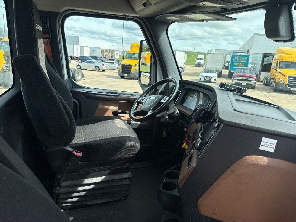 Day Cab Tractor-Heavy Duty Tractors-Freightliner-2019-T12662ST-Grand Prairie-TX-595,671\n\t\tmiles-$ 29,750 - Image 14