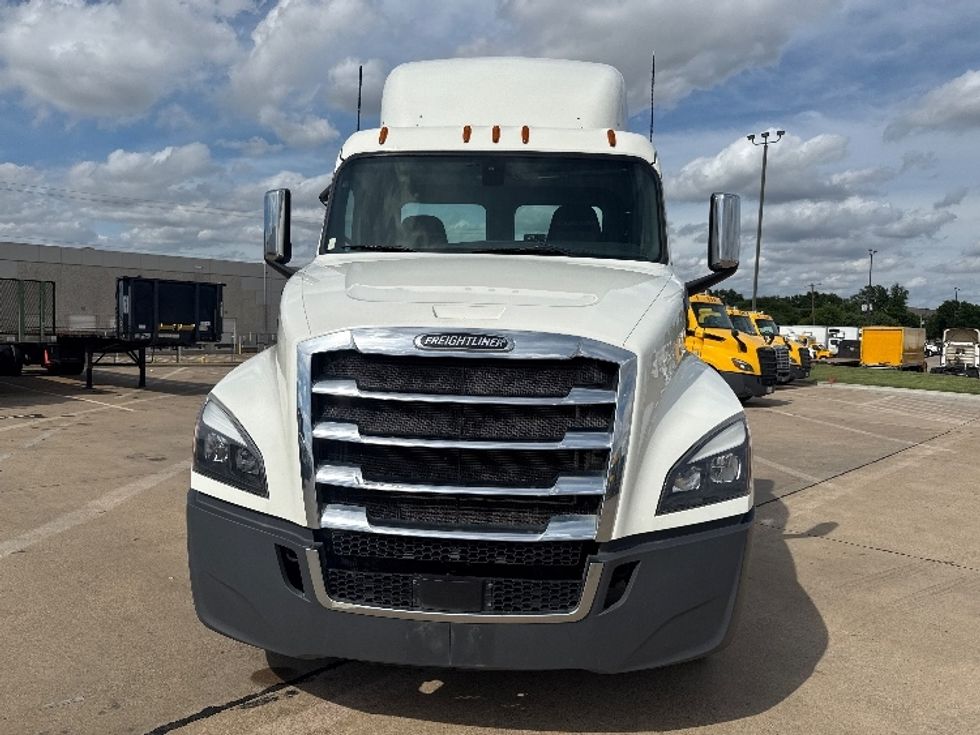 Day Cab Tractor-Heavy Duty Tractors-Freightliner-2019-T12662ST-Grand Prairie-TX-595,671\n\t\tmiles-$ 29,750 - Image 2