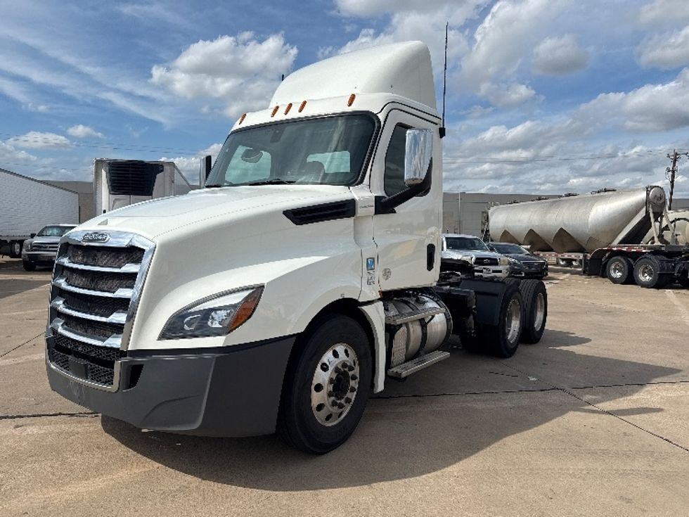 Day Cab Tractor-Heavy Duty Tractors-Freightliner-2019-T12662ST-Grand Prairie-TX-595,671\n\t\tmiles-$ 29,750 - Image 3