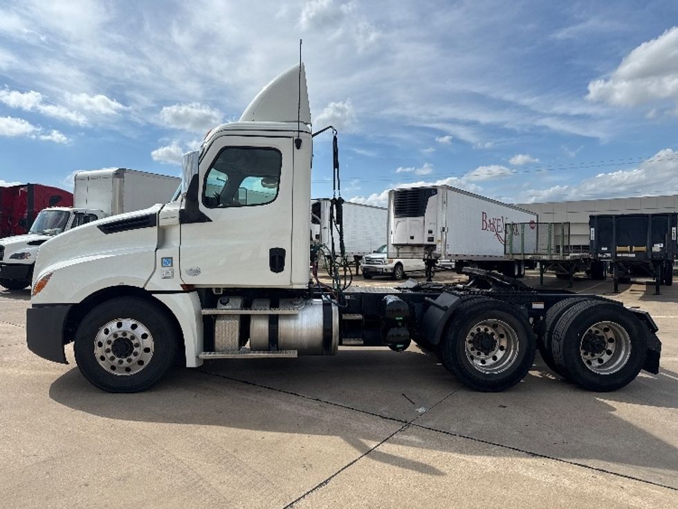 Day Cab Tractor-Heavy Duty Tractors-Freightliner-2019-T12662ST-Grand Prairie-TX-595,671\n\t\tmiles-$ 29,750 - Image 4