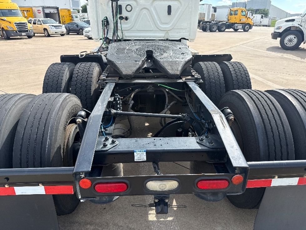 Day Cab Tractor-Heavy Duty Tractors-Freightliner-2019-T12662ST-Grand Prairie-TX-595,671\n\t\tmiles-$ 29,750 - Image 6