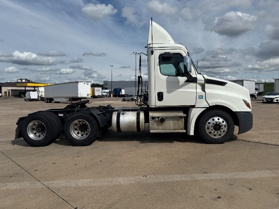Day Cab Tractor-Heavy Duty Tractors-Freightliner-2019-T12662ST-Grand Prairie-TX-595,671\n\t\tmiles-$ 29,750 - Image 8