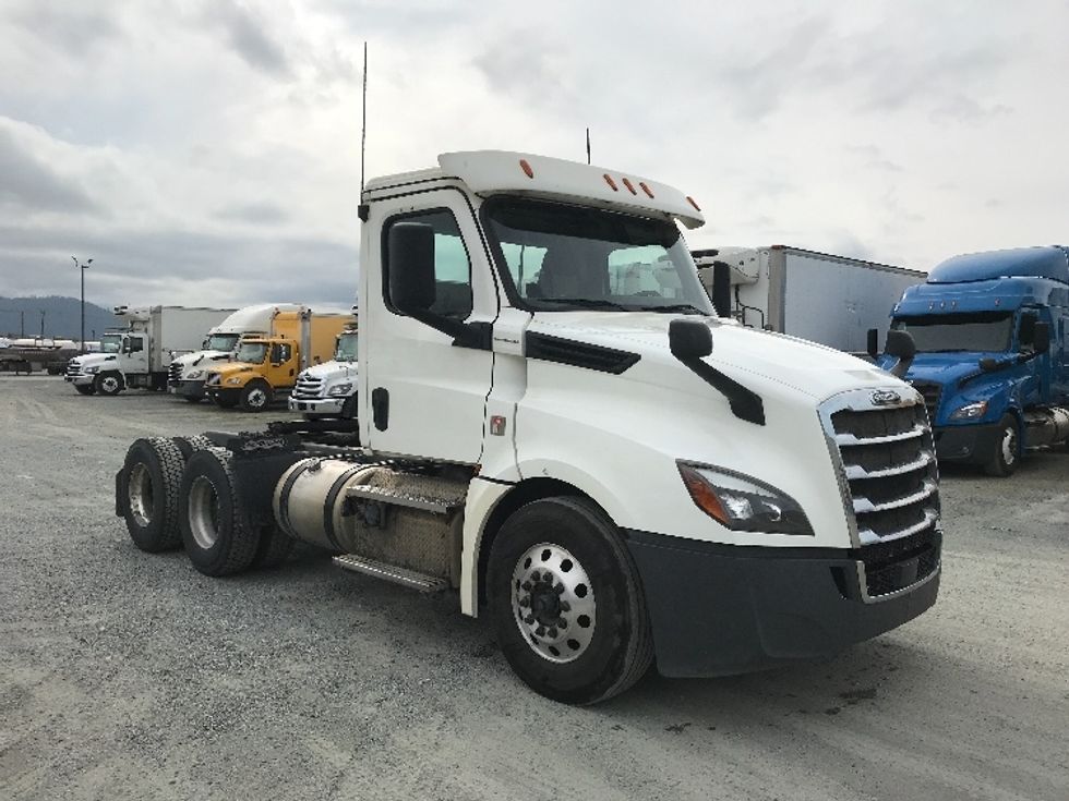 Day Cab Tractor-Heavy Duty Tractors-Freightliner-2019-T12664ST-Abbotsford-BC-379,690\n\t\tkm-$ 69,750 - Image 1