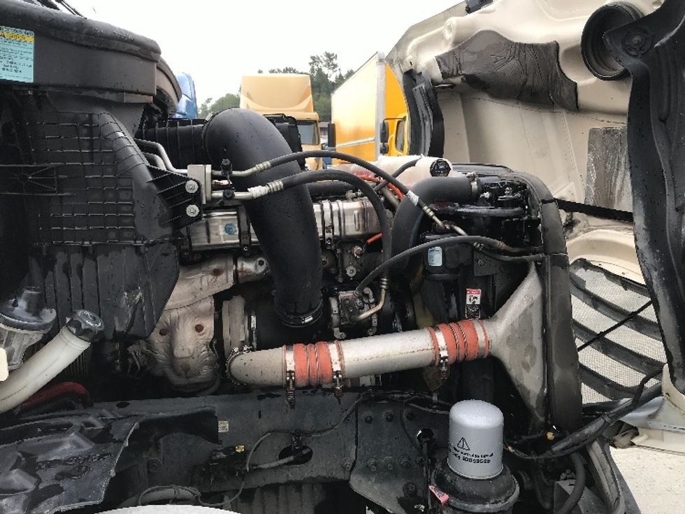 Day Cab Tractor-Heavy Duty Tractors-Freightliner-2019-T12664ST-Abbotsford-BC-379,690\n\t\tkm-$ 69,750 - Image 15