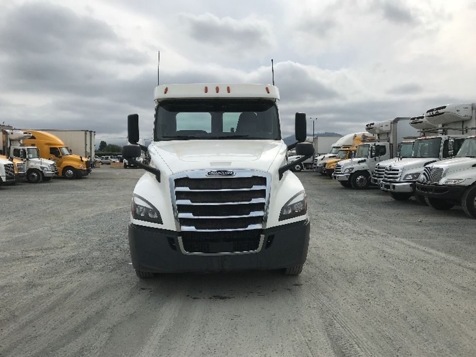 Day Cab Tractor-Heavy Duty Tractors-Freightliner-2019-T12664ST-Abbotsford-BC-379,690\n\t\tkm-$ 69,750 - Image 2