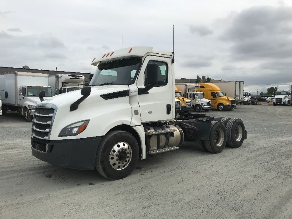 Day Cab Tractor-Heavy Duty Tractors-Freightliner-2019-T12664ST-Abbotsford-BC-379,690\n\t\tkm-$ 69,750 - Image 3