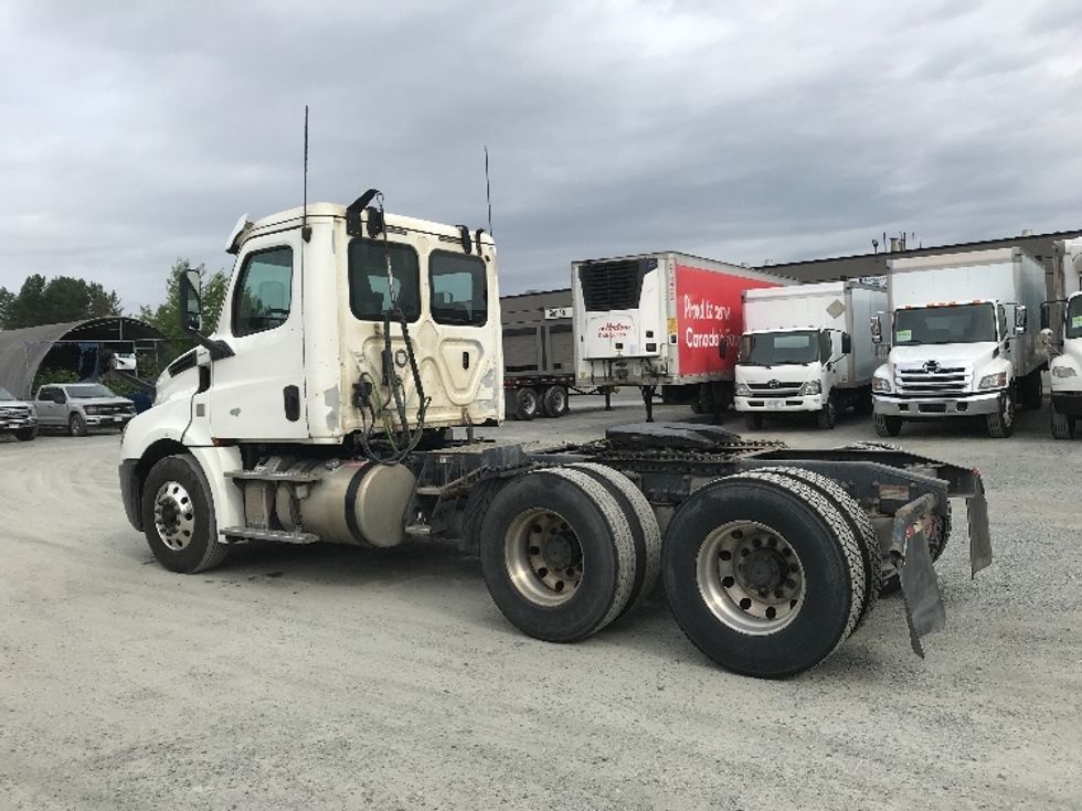 Day Cab Tractor-Heavy Duty Tractors-Freightliner-2019-T12664ST-Abbotsford-BC-379,690\n\t\tkm-$ 69,750 - Image 5