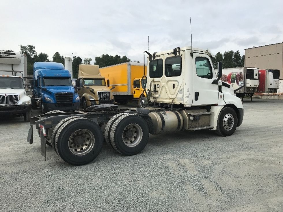 Day Cab Tractor-Heavy Duty Tractors-Freightliner-2019-T12664ST-Abbotsford-BC-379,690\n\t\tkm-$ 69,750 - Image 7