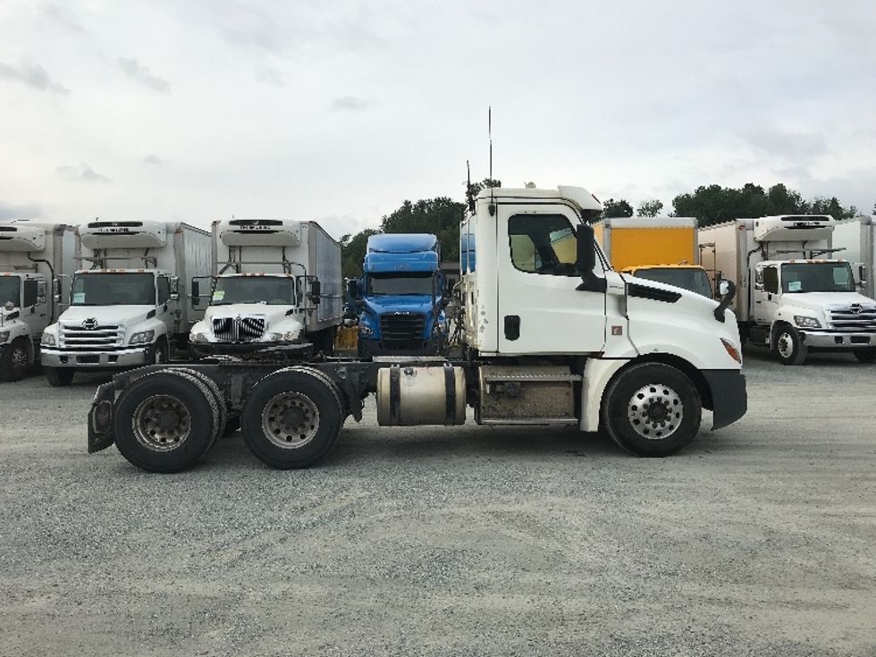 Day Cab Tractor-Heavy Duty Tractors-Freightliner-2019-T12664ST-Abbotsford-BC-379,690\n\t\tkm-$ 69,750 - Image 8