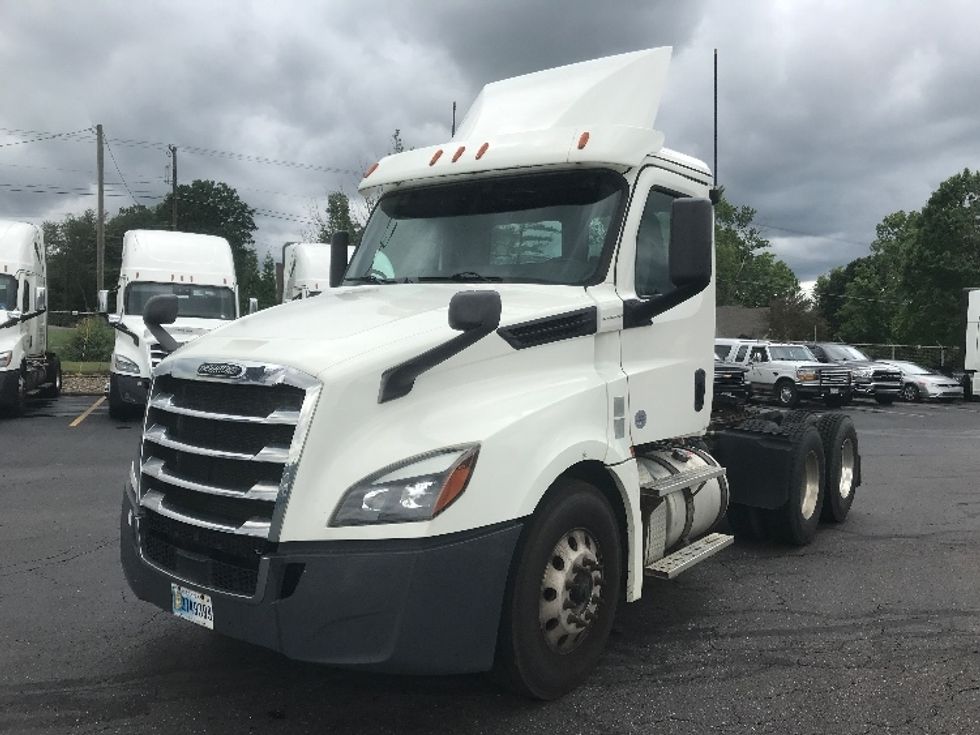 2019 Freightliner Cascadia 126" Day cab photo 3