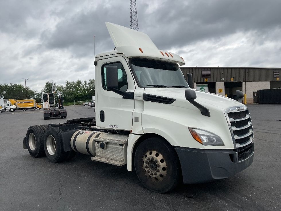Day Cab Tractor-Heavy Duty Tractors-Freightliner-2019-T12664ST-Akron-OH-258,037\n\t\tmiles-$ 56,500 - Image 1