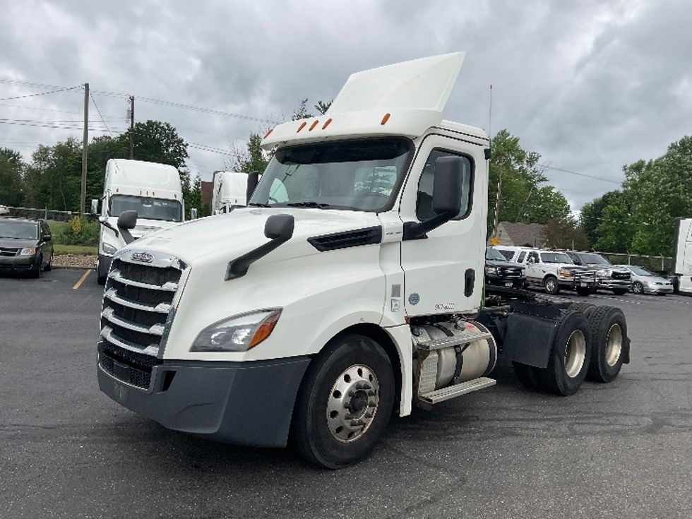 Day Cab Tractor-Heavy Duty Tractors-Freightliner-2019-T12664ST-Akron-OH-258,037\n\t\tmiles-$ 56,500 - Image 3