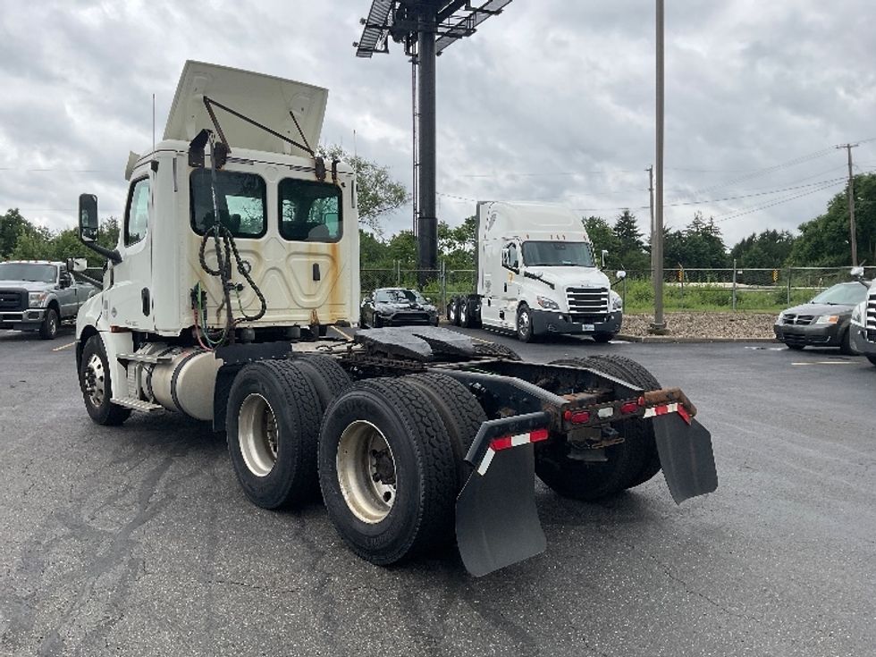 Day Cab Tractor-Heavy Duty Tractors-Freightliner-2019-T12664ST-Akron-OH-258,037\n\t\tmiles-$ 56,500 - Image 5