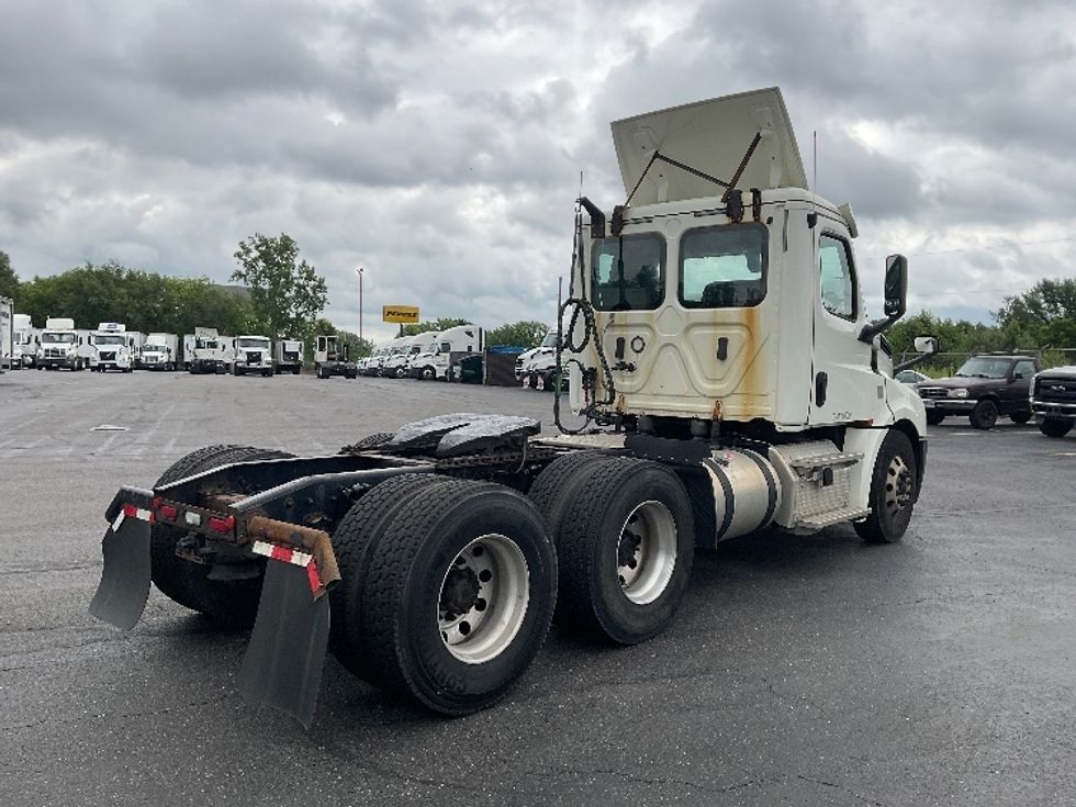 Day Cab Tractor-Heavy Duty Tractors-Freightliner-2019-T12664ST-Akron-OH-258,037\n\t\tmiles-$ 56,500 - Image 7