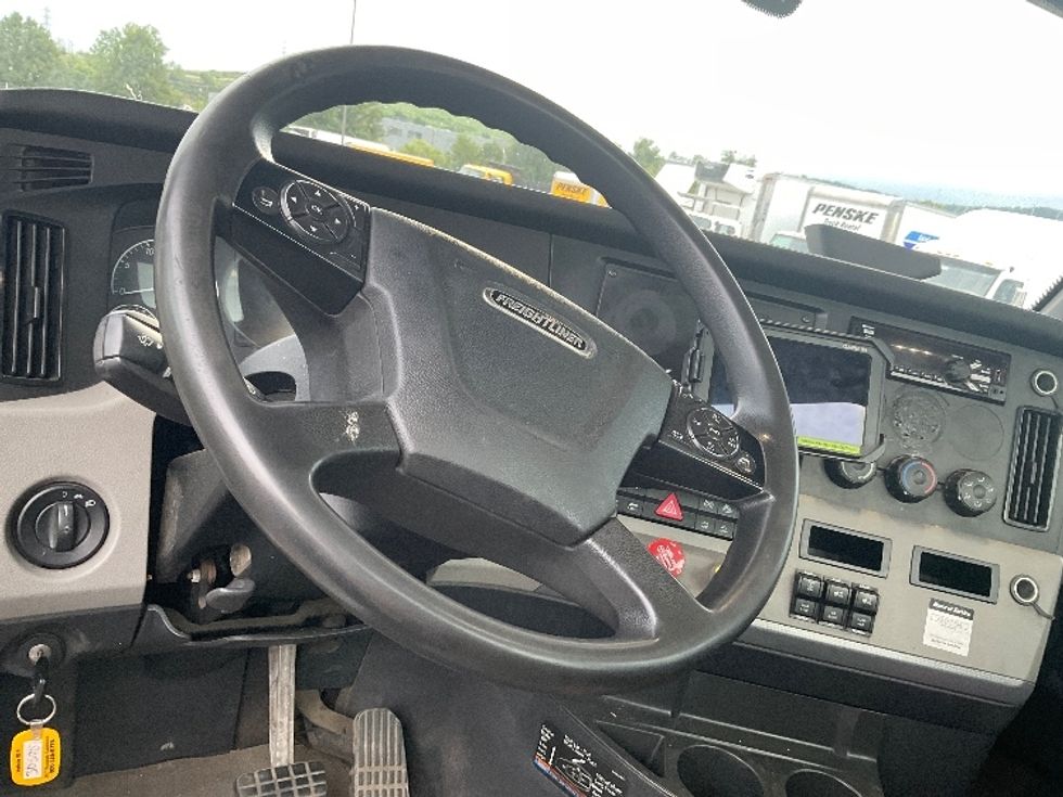 Day Cab Tractor-Heavy Duty Tractors-Freightliner-2019-T12664ST-Akron-OH-260,802\n\t\tmiles-$ 56,250 - Image 11