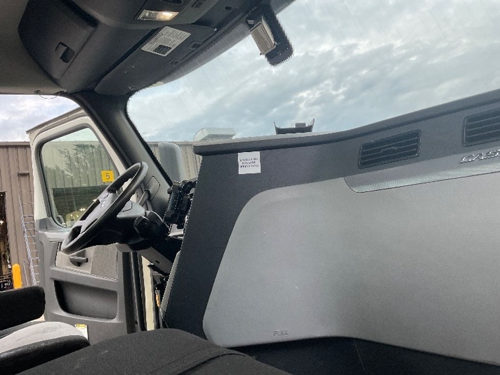 Day Cab Tractor-Heavy Duty Tractors-Freightliner-2019-T12664ST-Akron-OH-260,802\n\t\tmiles-$ 56,250 - Image 13