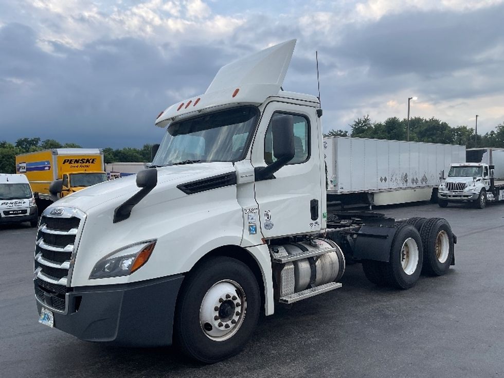 Day Cab Tractor-Heavy Duty Tractors-Freightliner-2019-T12664ST-Akron-OH-260,802\n\t\tmiles-$ 56,250 - Image 3
