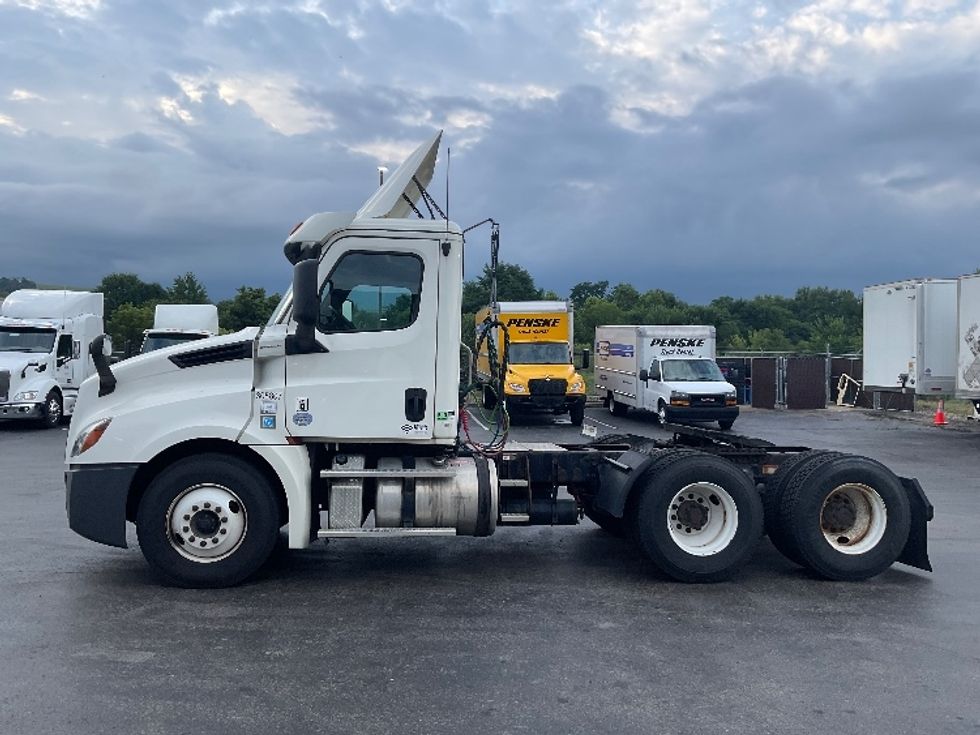 Day Cab Tractor-Heavy Duty Tractors-Freightliner-2019-T12664ST-Akron-OH-260,802\n\t\tmiles-$ 56,250 - Image 4