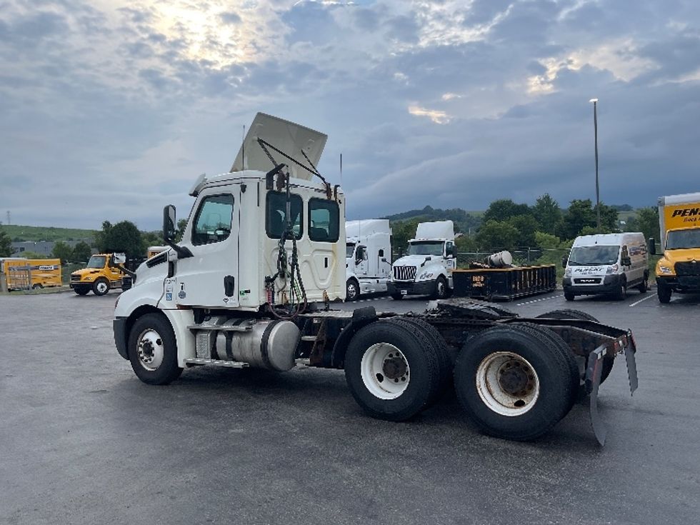 Day Cab Tractor-Heavy Duty Tractors-Freightliner-2019-T12664ST-Akron-OH-260,802\n\t\tmiles-$ 56,250 - Image 5