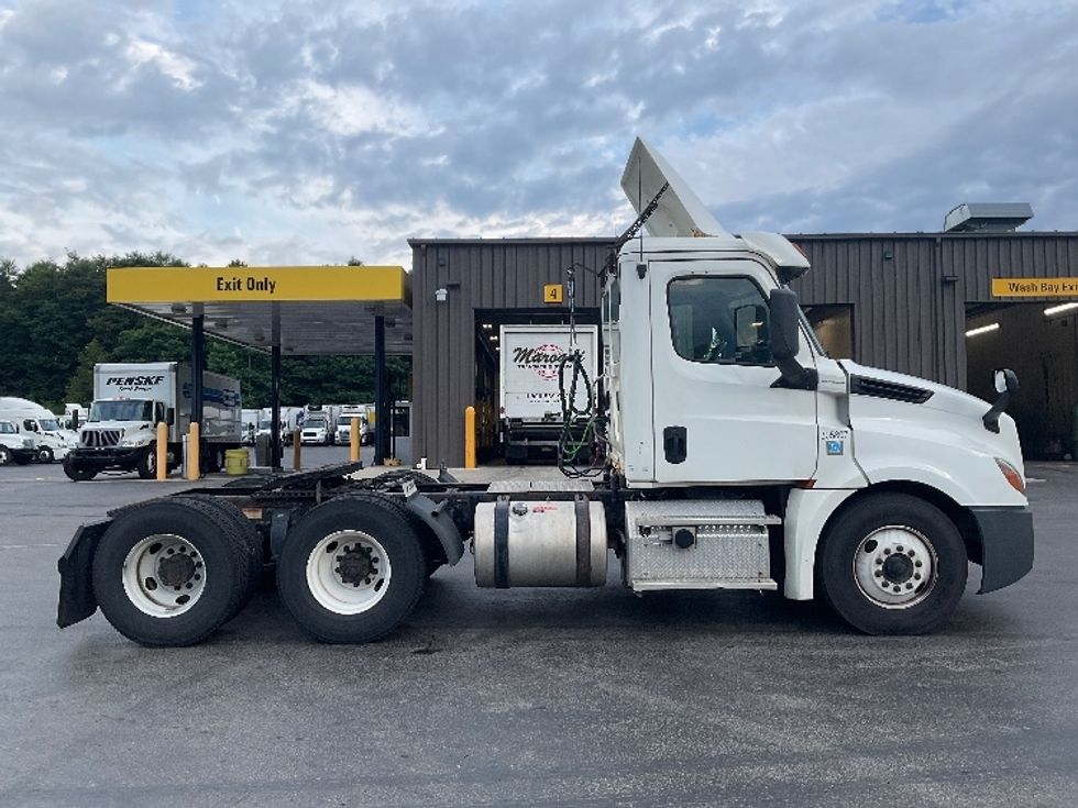 Day Cab Tractor-Heavy Duty Tractors-Freightliner-2019-T12664ST-Akron-OH-260,802\n\t\tmiles-$ 56,250 - Image 8