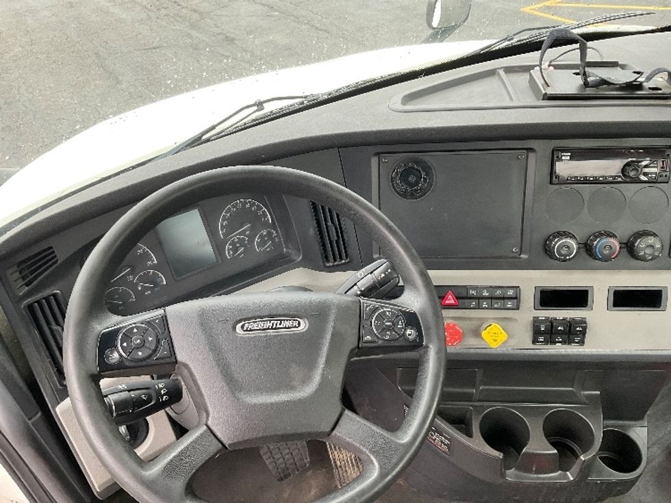 Day Cab Tractor-Heavy Duty Tractors-Freightliner-2019-T12664ST-Akron-OH-318,646\n\t\tmiles-$ 53,500 - Image 11