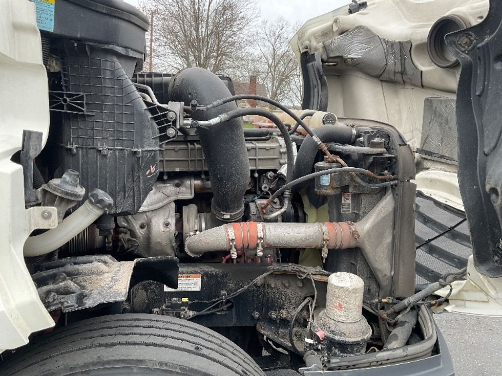 Day Cab Tractor-Heavy Duty Tractors-Freightliner-2019-T12664ST-Akron-OH-318,646\n\t\tmiles-$ 53,500 - Image 15