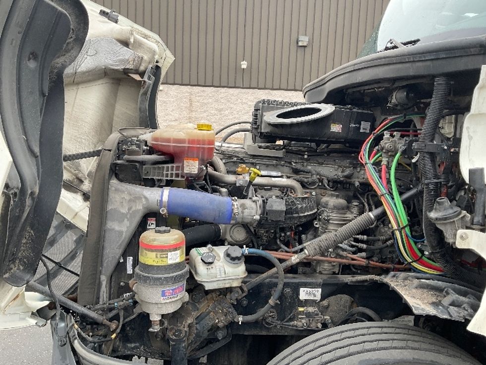 Day Cab Tractor-Heavy Duty Tractors-Freightliner-2019-T12664ST-Akron-OH-318,646\n\t\tmiles-$ 53,500 - Image 16