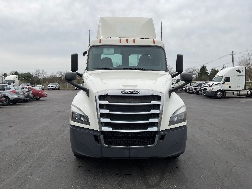 Day Cab Tractor-Heavy Duty Tractors-Freightliner-2019-T12664ST-Akron-OH-318,646\n\t\tmiles-$ 53,500 - Image 2