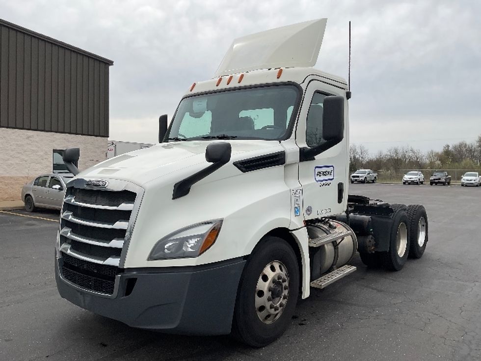 Day Cab Tractor-Heavy Duty Tractors-Freightliner-2019-T12664ST-Akron-OH-318,646\n\t\tmiles-$ 53,500 - Image 3