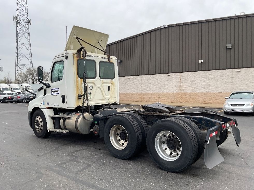 Day Cab Tractor-Heavy Duty Tractors-Freightliner-2019-T12664ST-Akron-OH-318,646\n\t\tmiles-$ 53,500 - Image 5