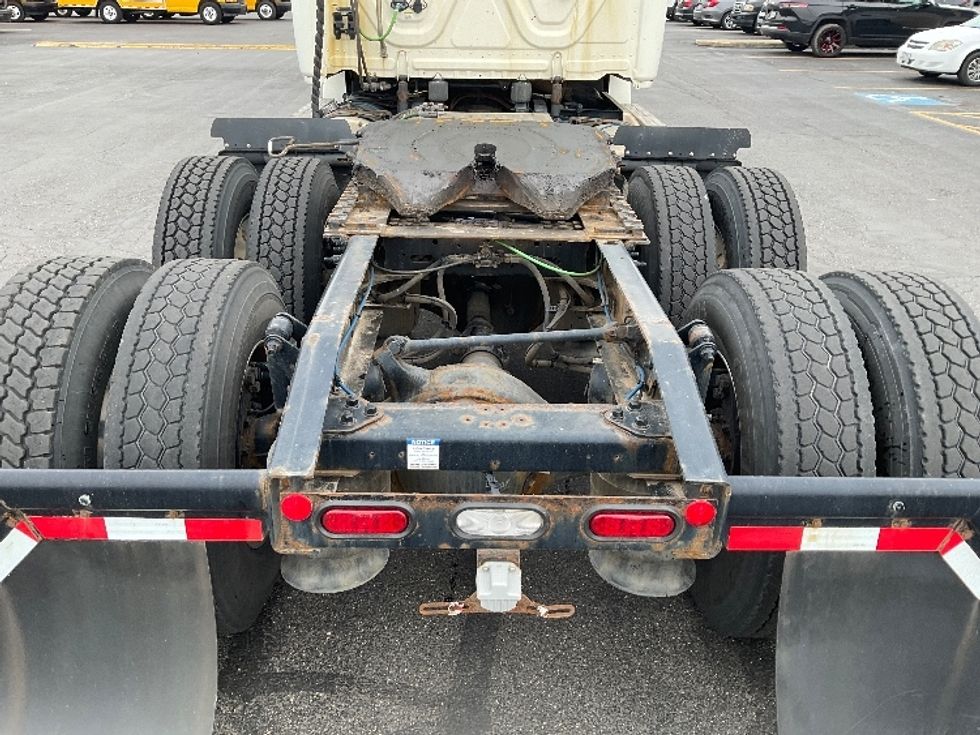 Day Cab Tractor-Heavy Duty Tractors-Freightliner-2019-T12664ST-Akron-OH-318,646\n\t\tmiles-$ 53,500 - Image 6