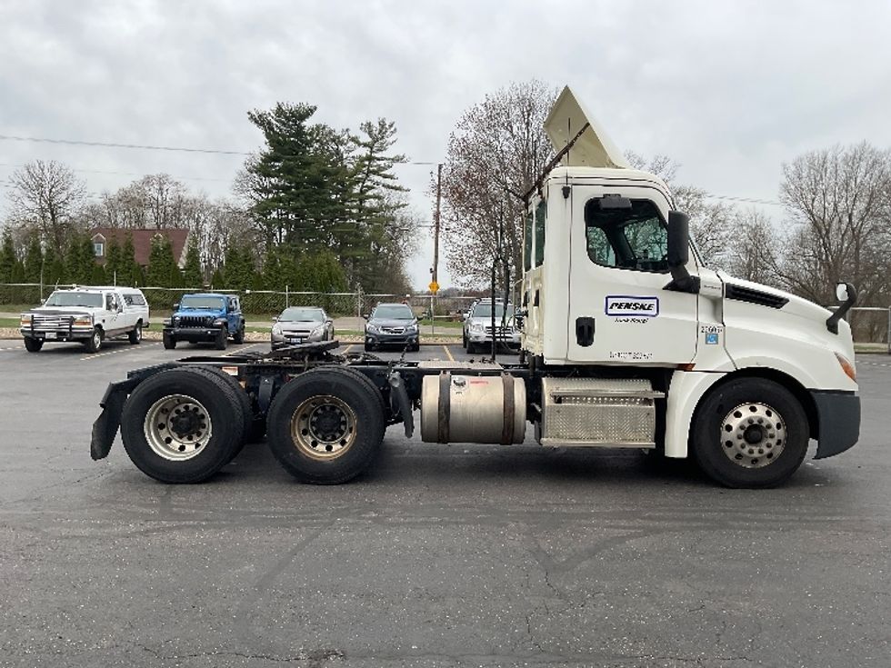Day Cab Tractor-Heavy Duty Tractors-Freightliner-2019-T12664ST-Akron-OH-318,646\n\t\tmiles-$ 53,500 - Image 8