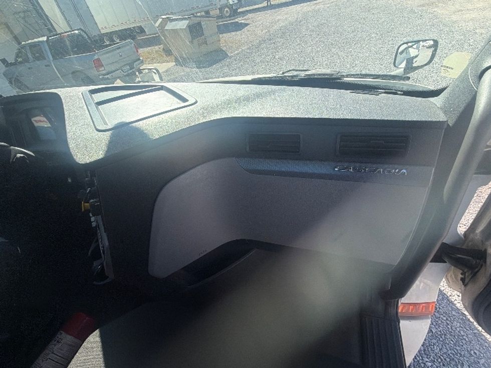 Day Cab Tractor-Heavy Duty Tractors-Freightliner-2019-T12664ST-Akron-OH-461,329\n\t\tmiles-$ 40,500 - Image 12